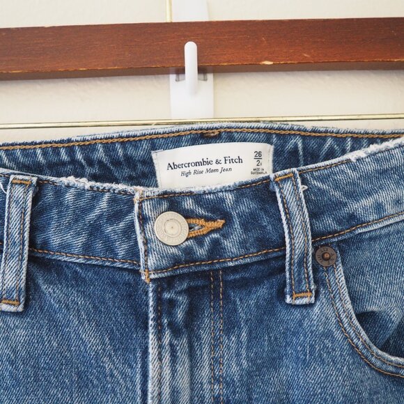 Abercrombie & Fitch Curve Love High Rise Mom Distressed Jean sz 26 / 2 - Picture 4 of 8